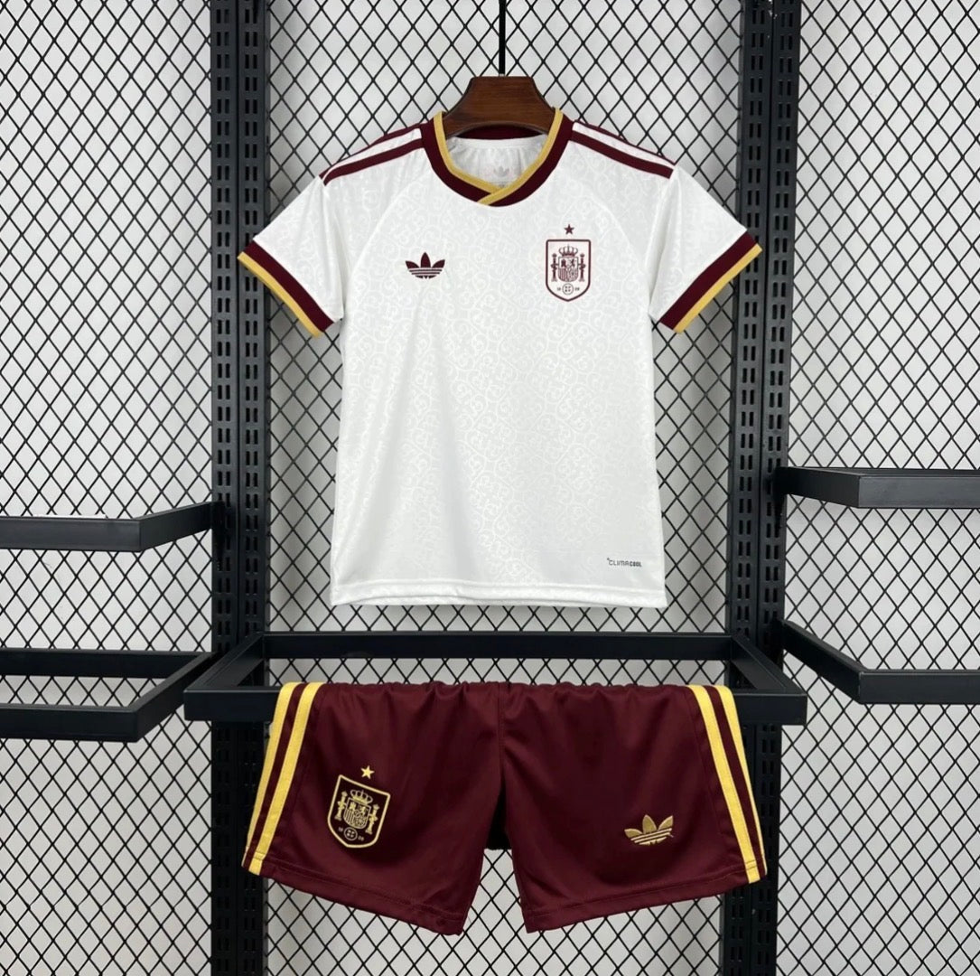 Kit Enfant Espagne 2026 Extérieur 2 Étoiles